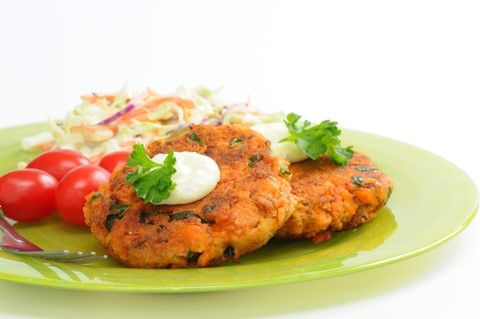 Super-Quick Salmon Burger With Carrot And Cucumber Salad